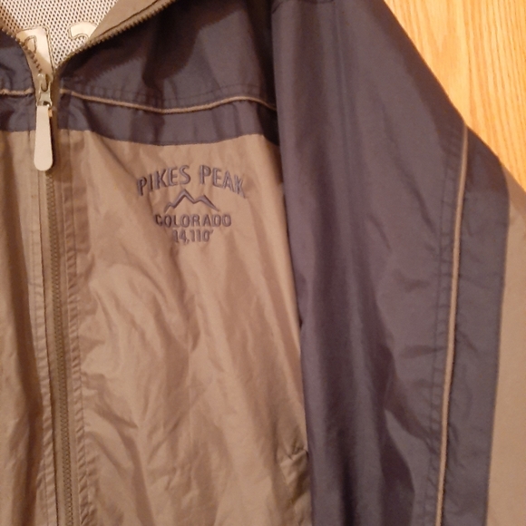 Pikes Peak Windbreaker Size Large - Picture 7 of 11